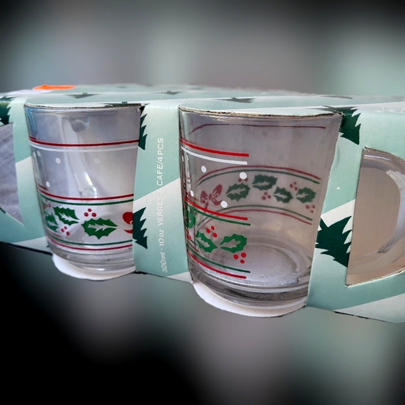 🎄Vintage Christmas Drinking Glass Coffee Mugs Set of 4 in original package - Picture 2 of 15